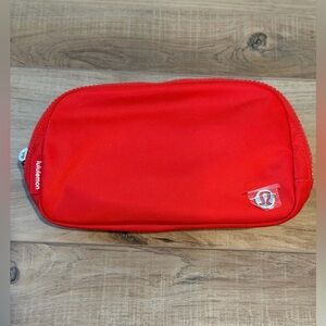 NWTs lululemon everywhere belt bag 1 litre Hot Heat